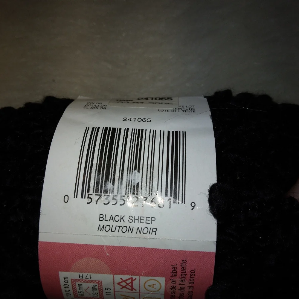YARN Patons Pooch acrylic/wool/Nylon yarn in Black Sheep